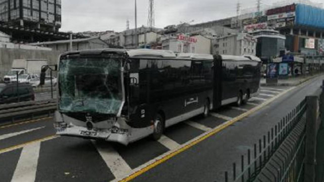 Esenyurt'ta metrobüs kazası: 7 yaralı